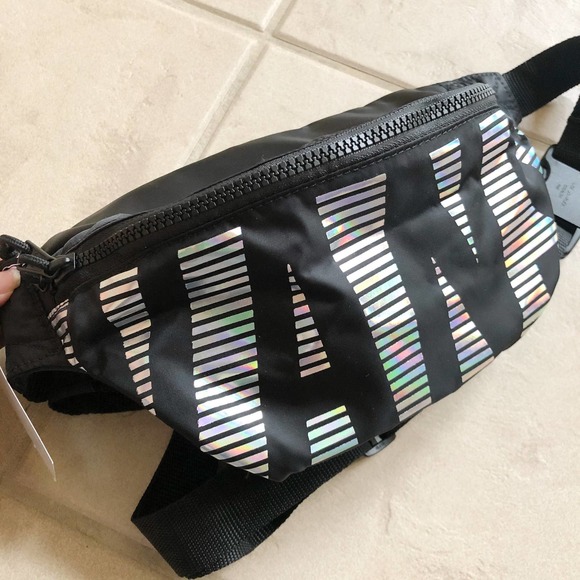 Vans Handbags - NWT Vans Blinds Logo Fanny Pack Black Holo